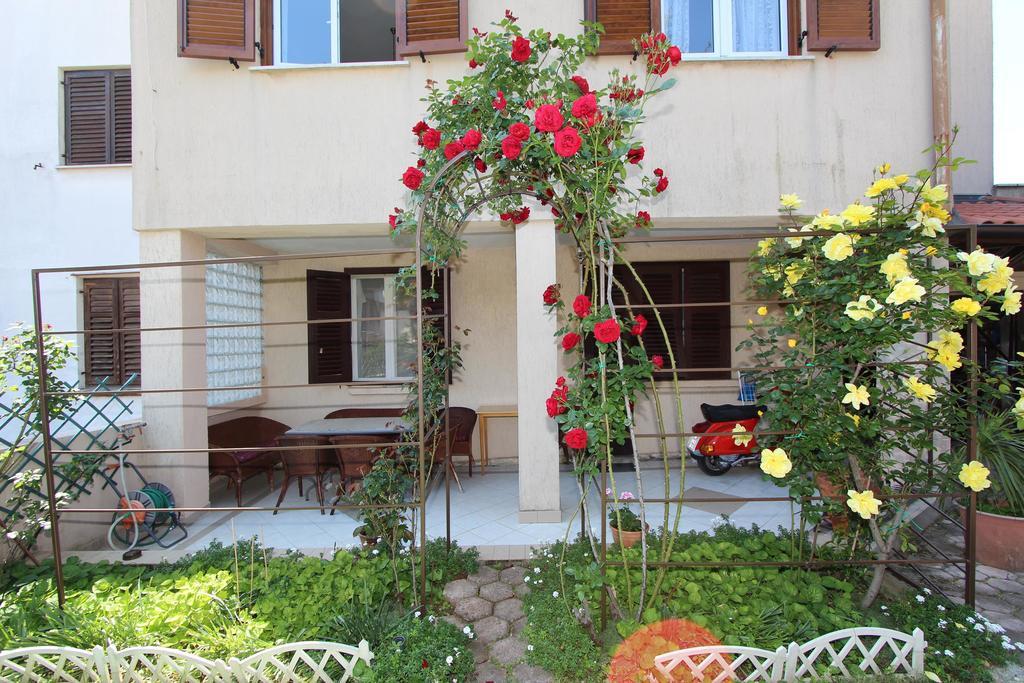 Guest House Aurora 로비니 외부 사진