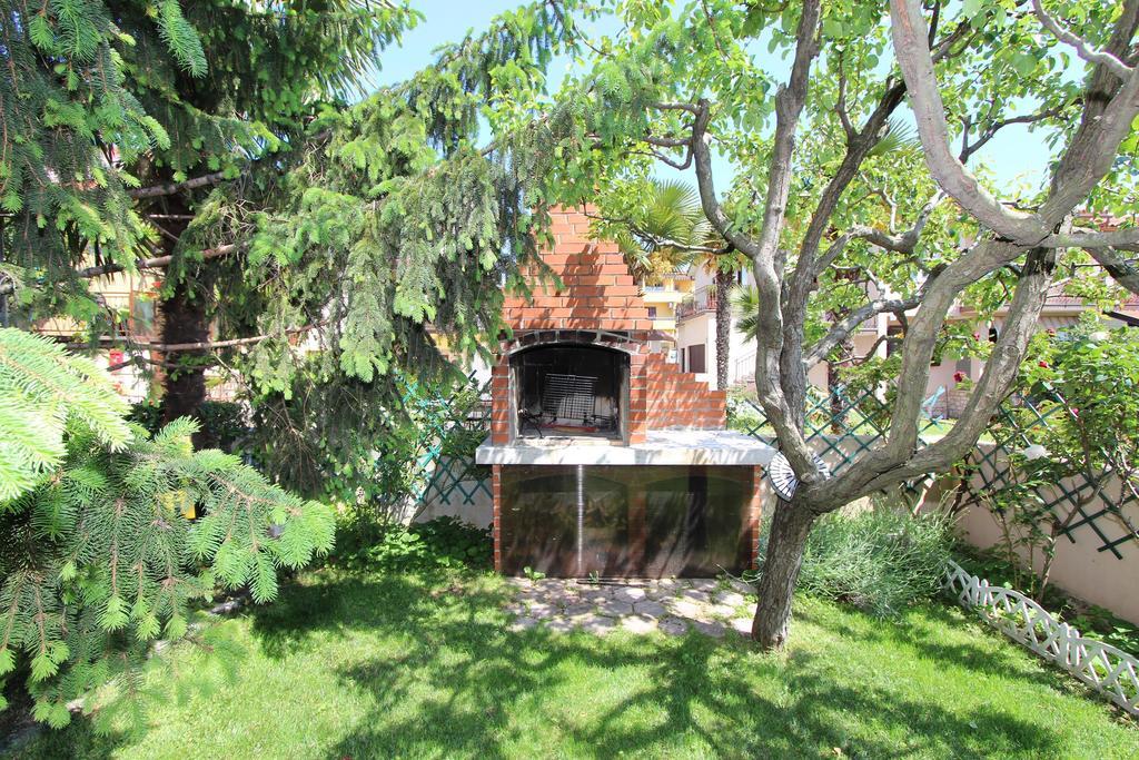 Guest House Aurora 로비니 외부 사진
