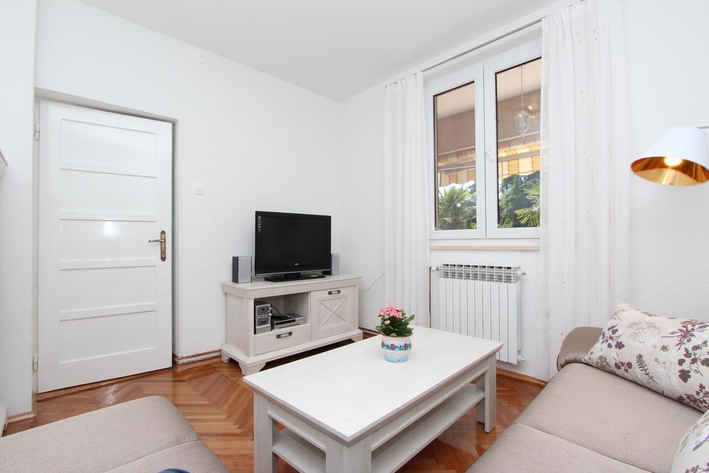 Guest House Aurora 로비니 외부 사진