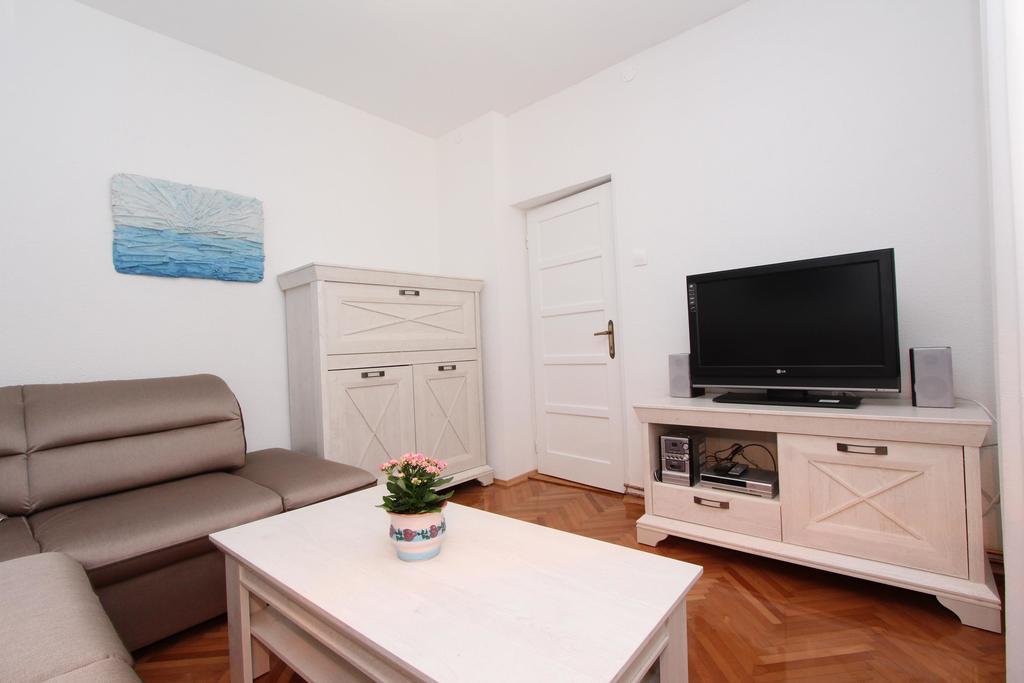 Guest House Aurora 로비니 외부 사진