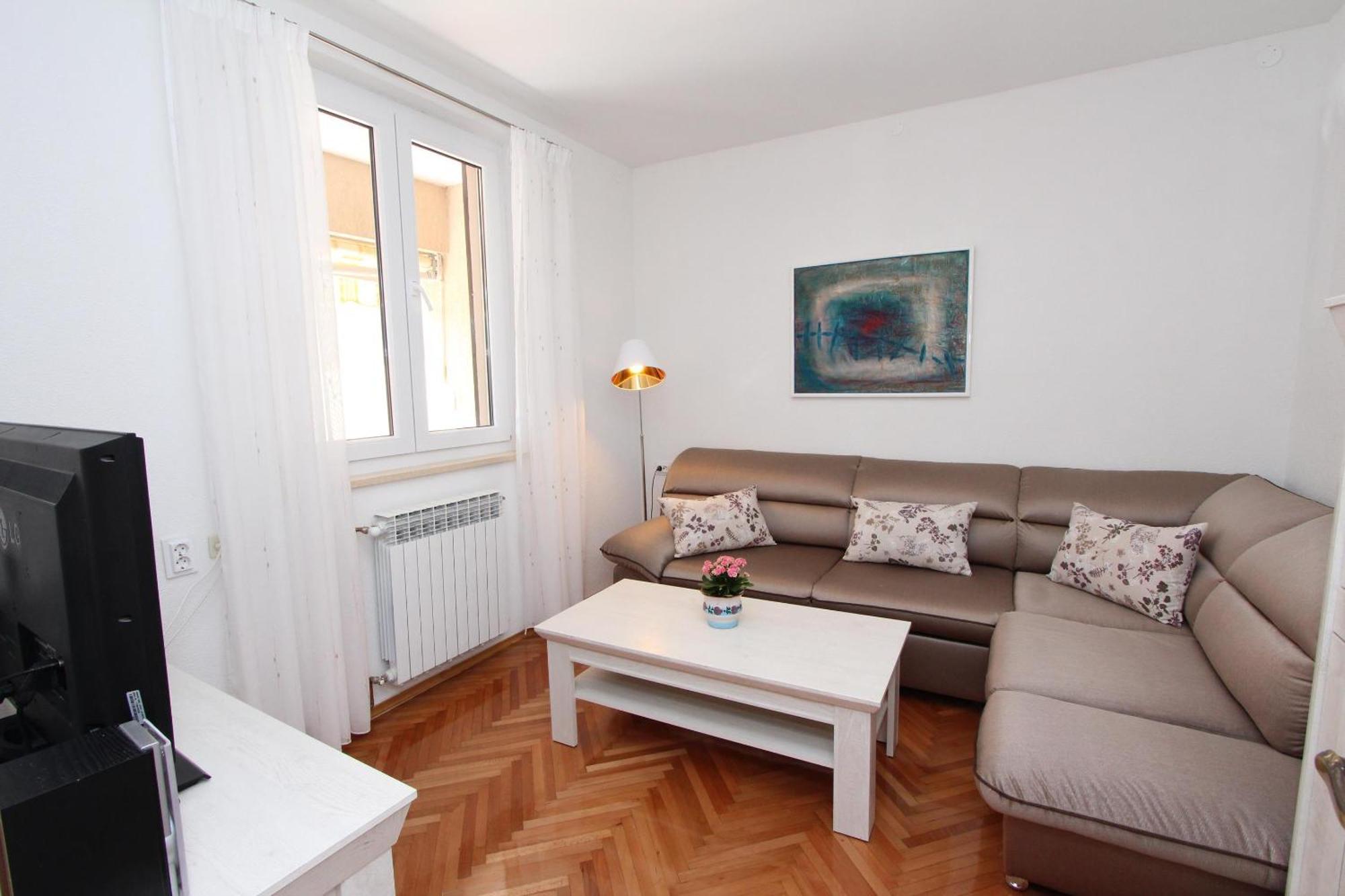 Guest House Aurora 로비니 외부 사진