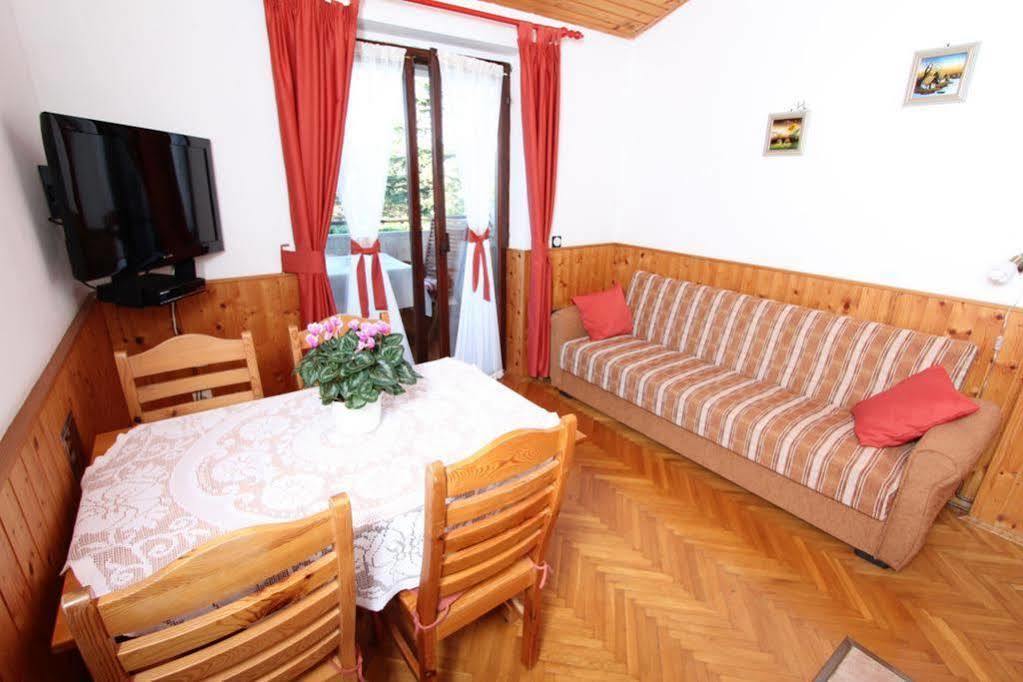 Guest House Aurora 로비니 외부 사진