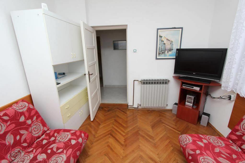 Guest House Aurora 로비니 외부 사진