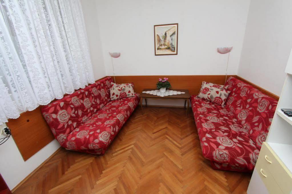 Guest House Aurora 로비니 외부 사진