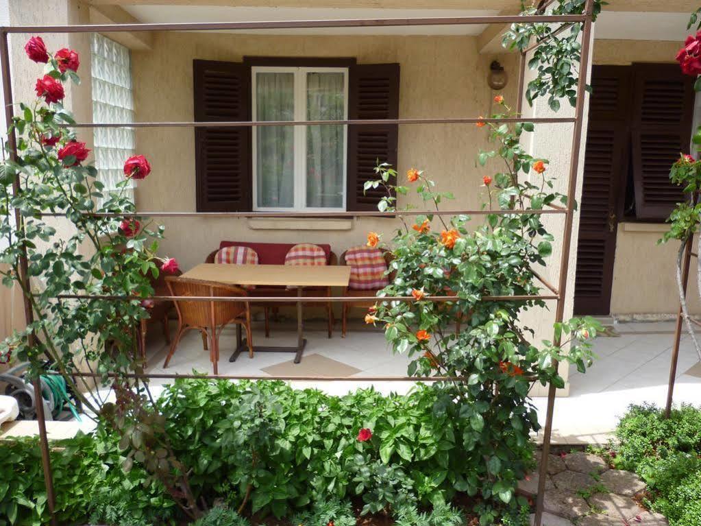Guest House Aurora 로비니 외부 사진