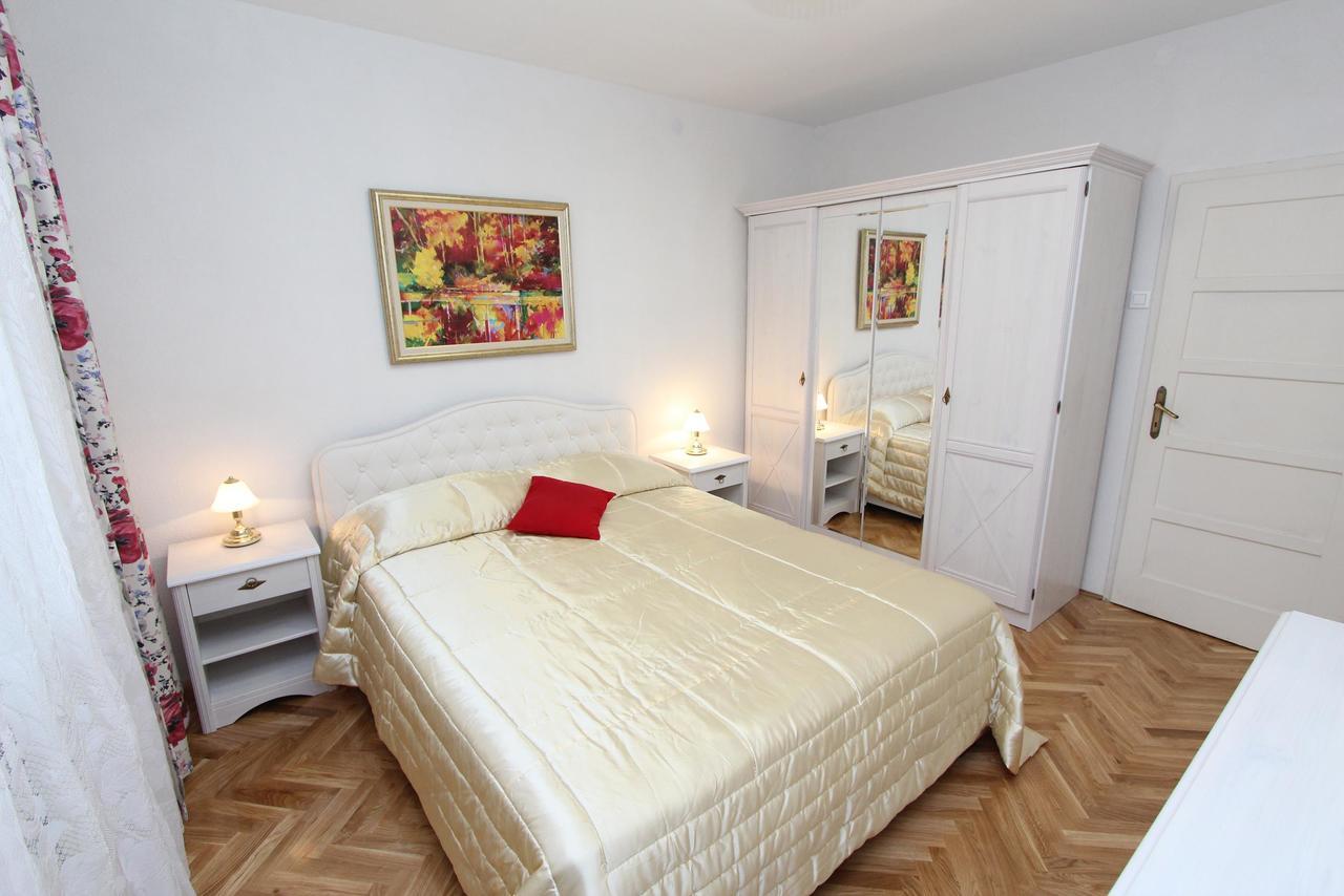 Guest House Aurora 로비니 외부 사진