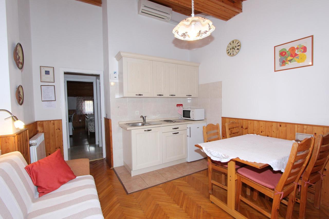 Guest House Aurora 로비니 외부 사진