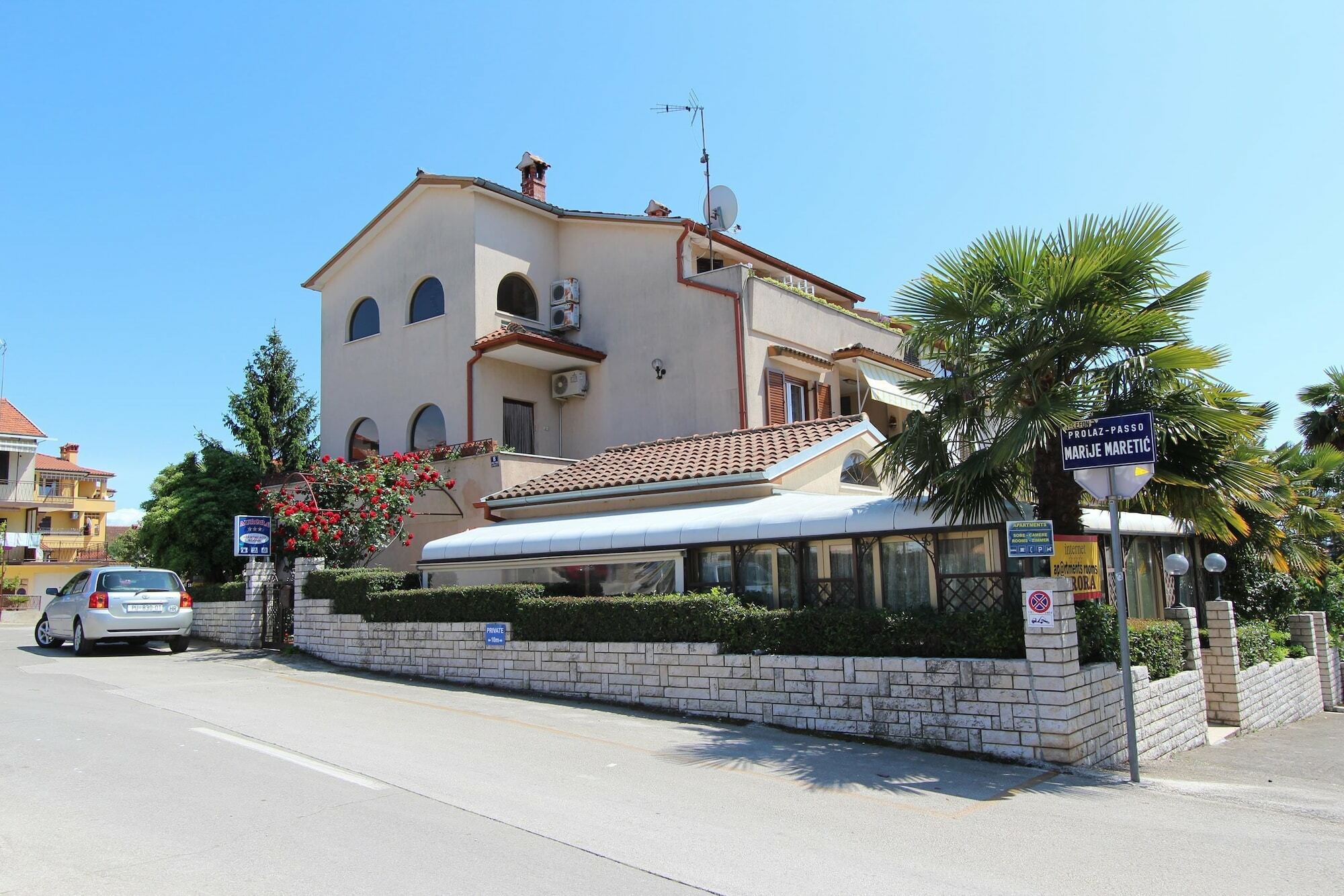 Guest House Aurora 로비니 외부 사진